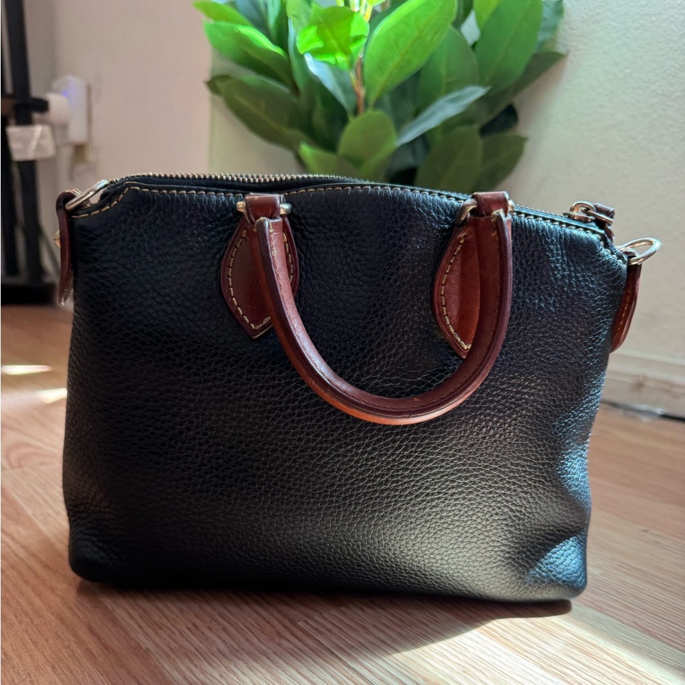 Dooney&Bourke Black Pebbled Leather crossbody bag with Brown Trim/Gold Hardware - Picture 3 of 8